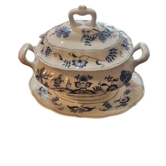 Blue Danube China Frant Josef Soup Tureen With Lid 8.5" and original box